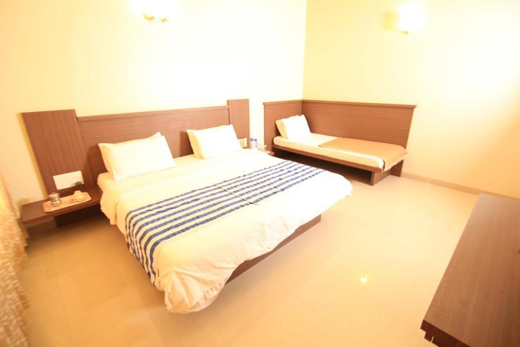 Hotel Sai Smaran Ширди Номер фото