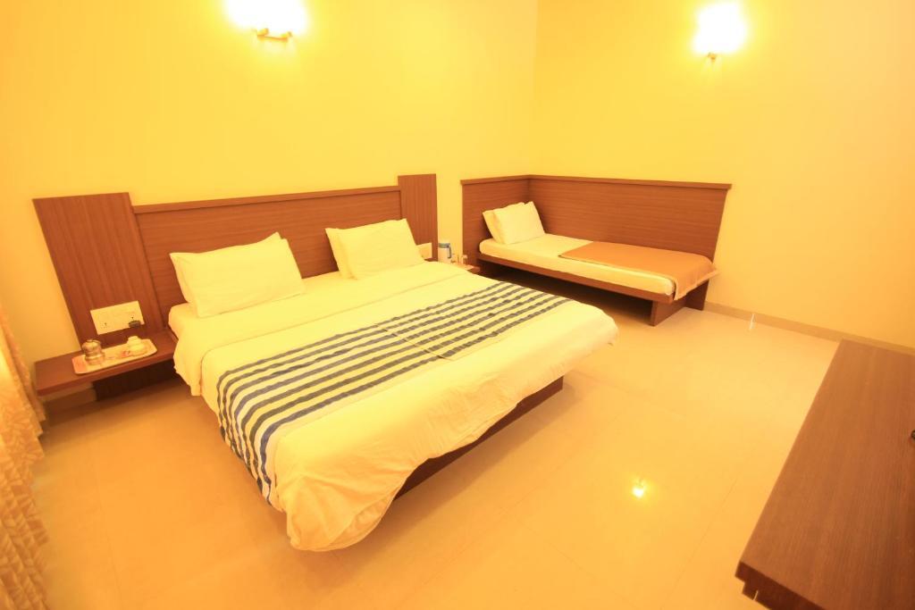 Hotel Sai Smaran Ширди Номер фото