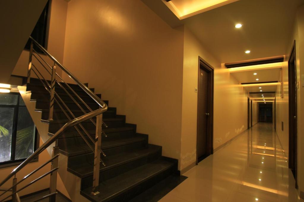 Hotel Sai Smaran Ширди Экстерьер фото